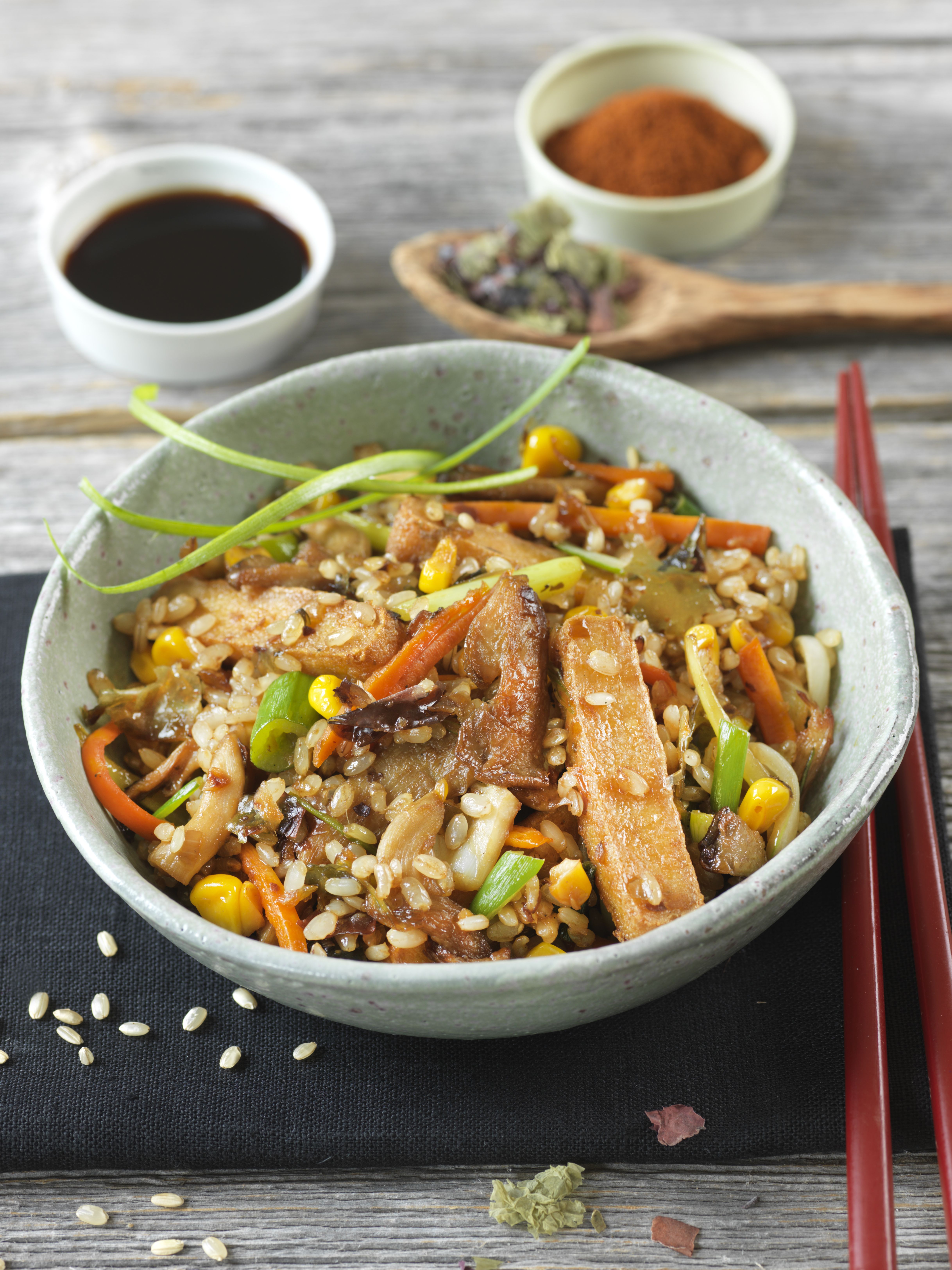 Filet de tofu et riz aux légumes à la japonaise Filet de tofu et riz aux légumes à la japonaise